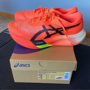 ASICS Metaspeed Sky Paris - Unisex Men’s size 9.5, Women’s size 11.